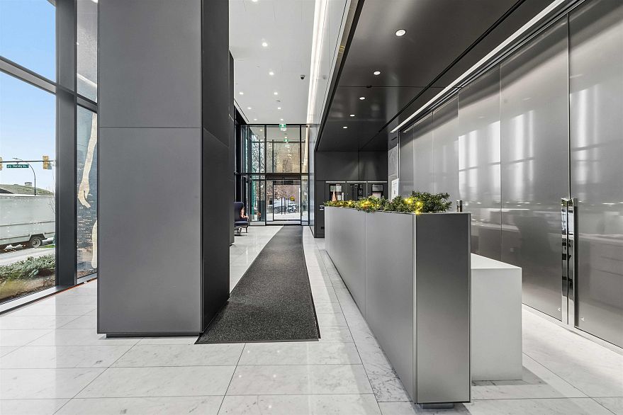 1002 889 Pacific Street