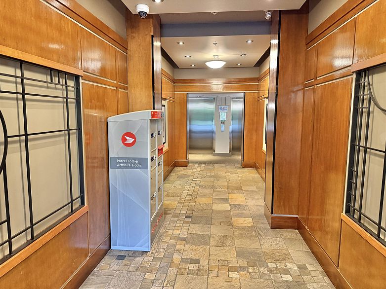 302 2388 Western Parkway