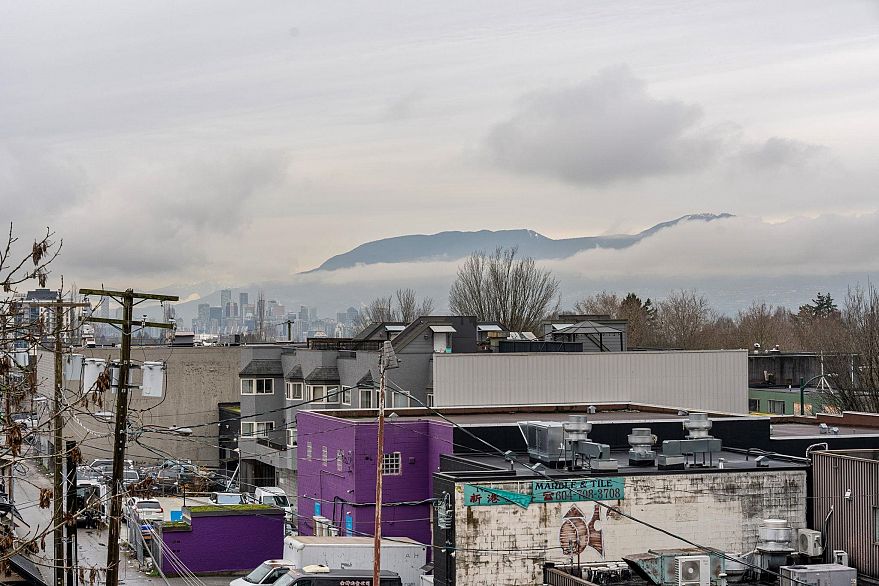 503 4638 Gladstone Street