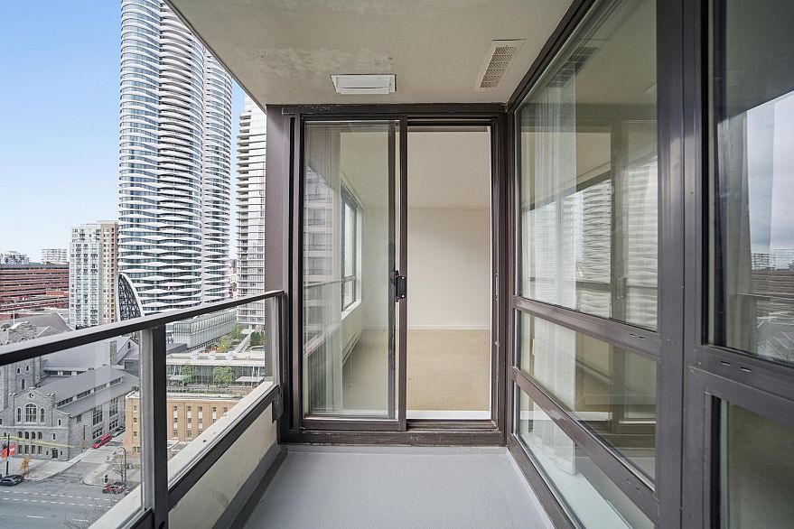 1908 938 Smithe Street