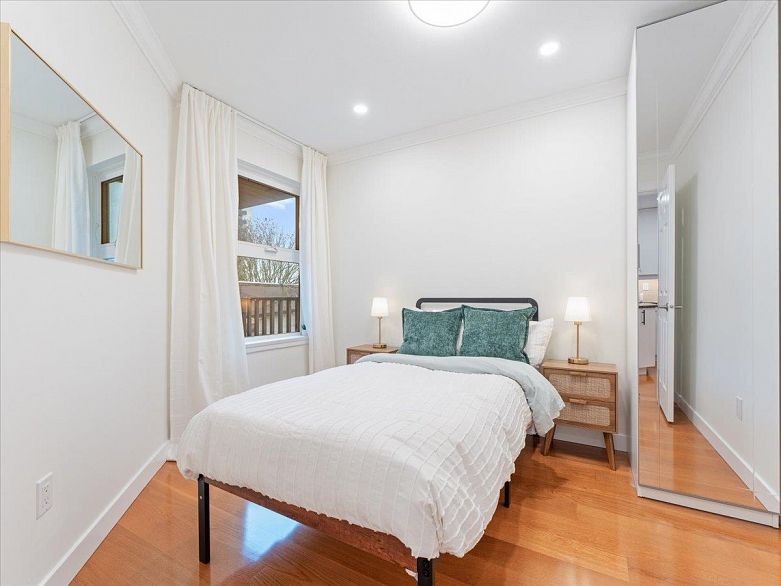 403 1274 Barclay Street