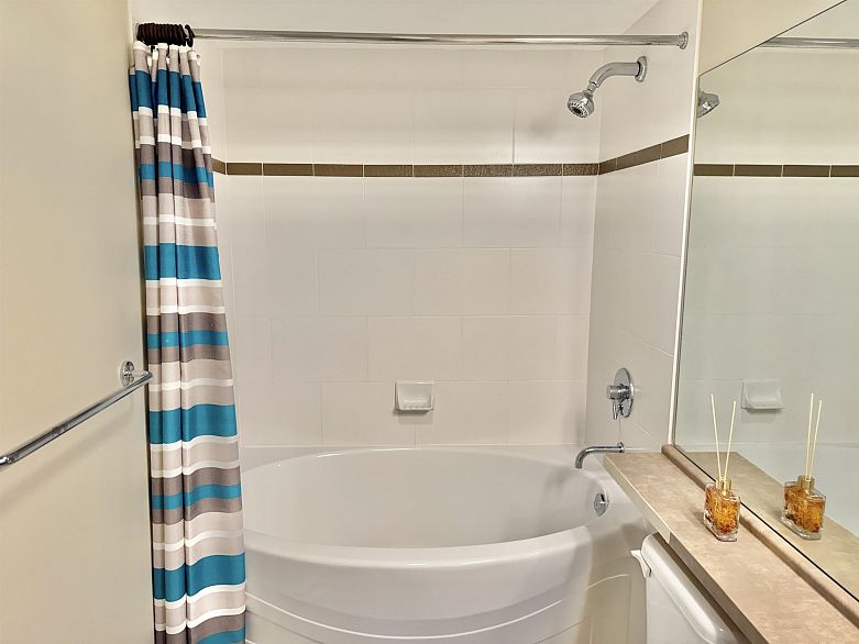 302 2388 Western Parkway