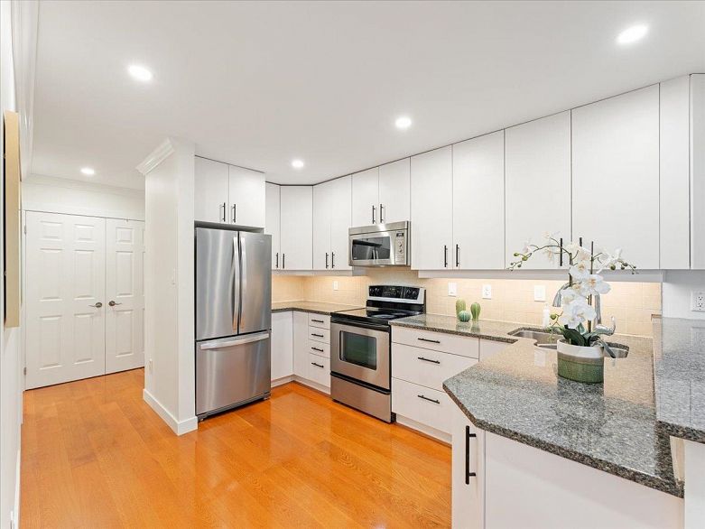 403 1274 Barclay Street