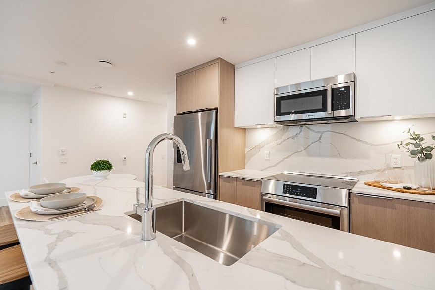 110 2085 E 1st Avenue