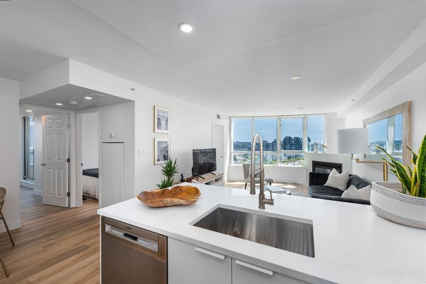 2208 63 Keefer Place