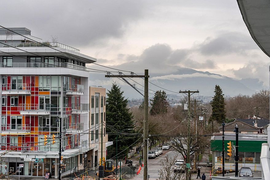 503 4638 Gladstone Street