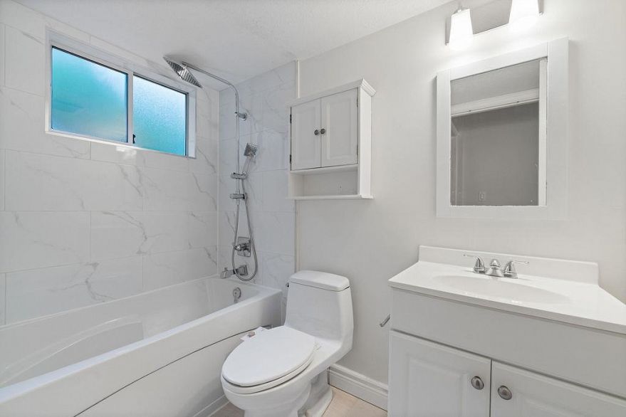 203 1665 Arbutus Street