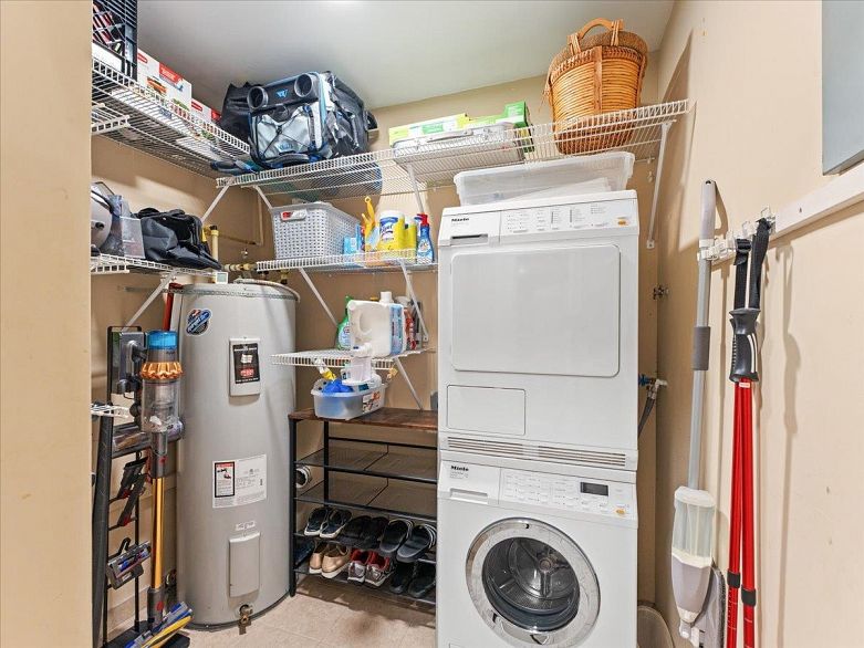 403 1274 Barclay Street