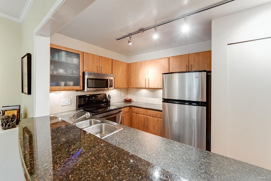 302 1633 W 11th Avenue