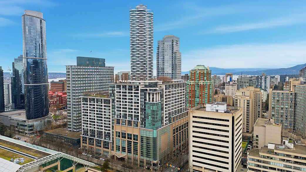 1908 938 Smithe Street