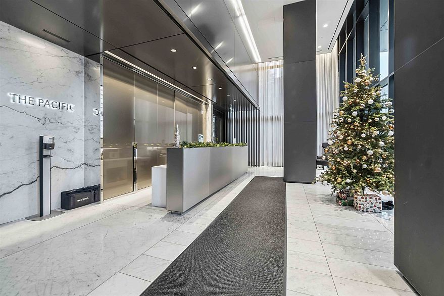 1002 889 Pacific Street