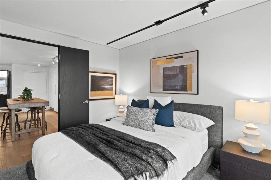 912 189 Keefer Street