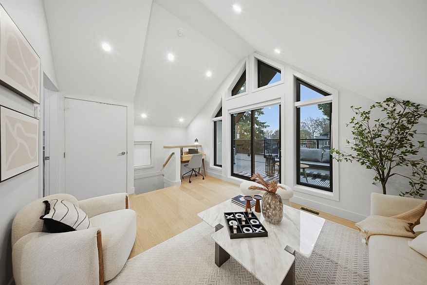 2 2635 W 12th Avenue