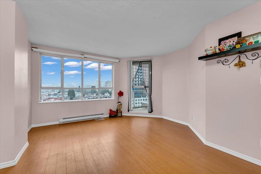 910 3489 Ascot Place