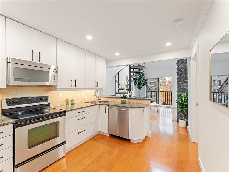 403 1274 Barclay Street