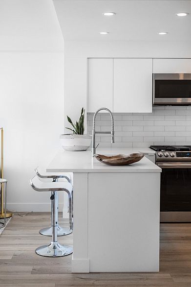 2208 63 Keefer Place