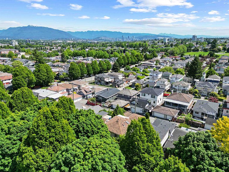 4988 Sherbrooke Street