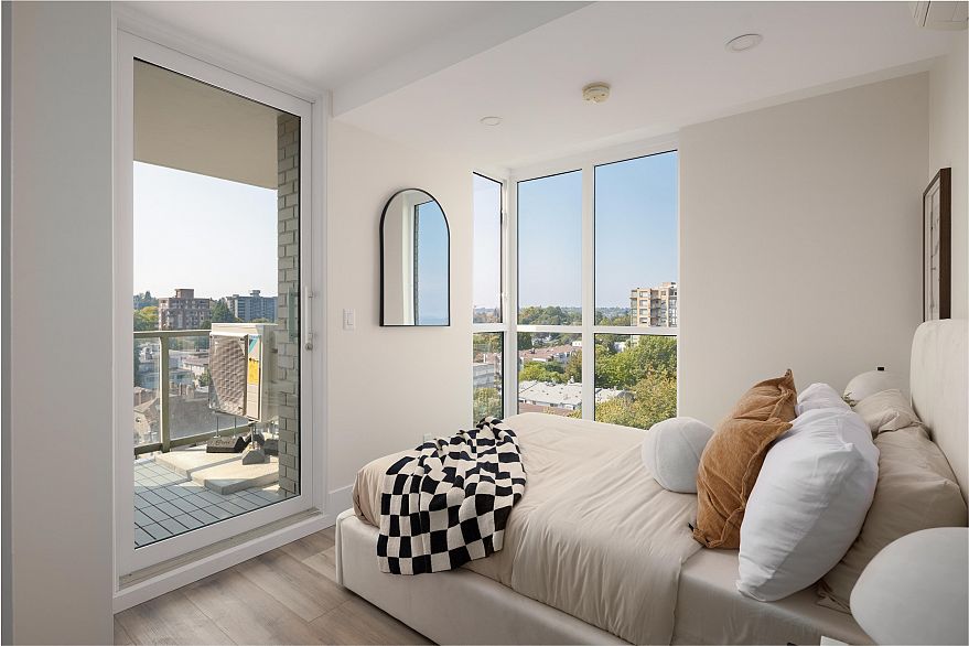 1102 1633 W 10th Avenue