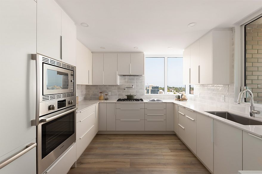 1102 1633 W 10th Avenue