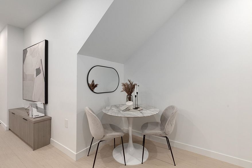 210 2339 E 34th Avenue