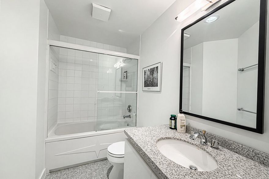 902 1888 Alberni Street