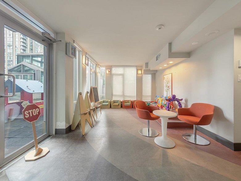 806 565 Smithe Street