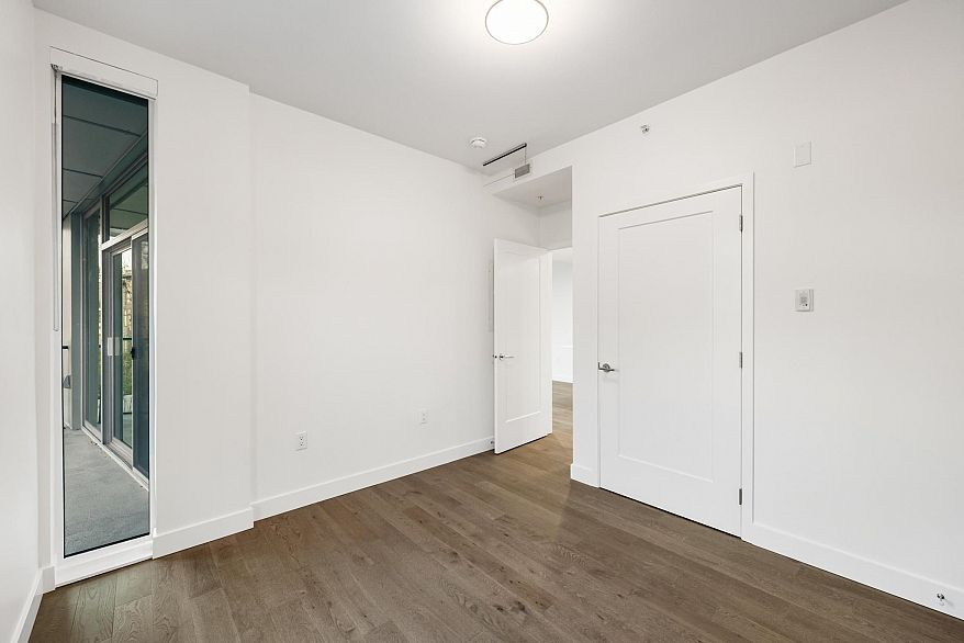 302 2888 Arbutus Street