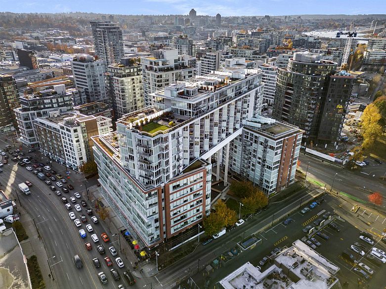 206 1618 Quebec Street