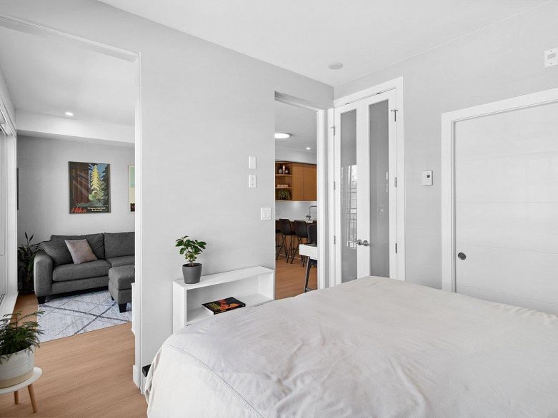 208 2528 Collingwood Street