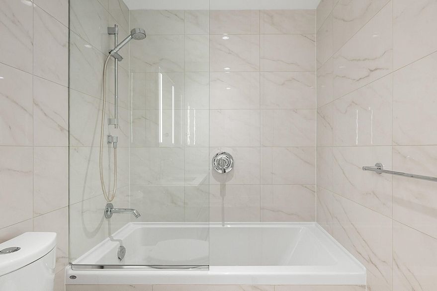 302 2888 Arbutus Street