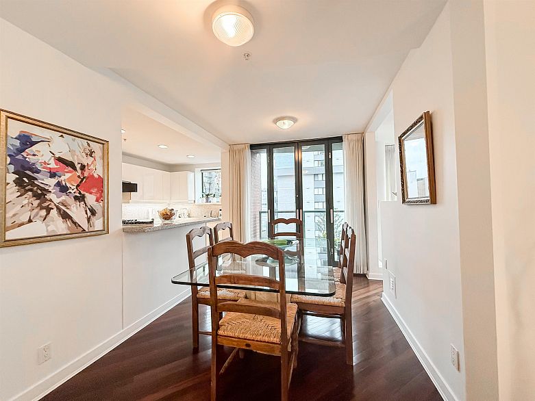 902 1888 Alberni Street