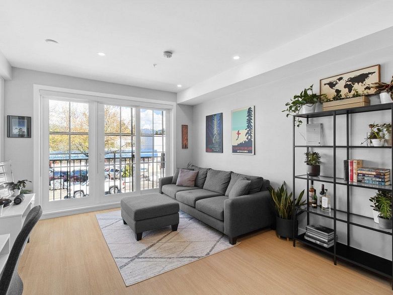 208 2528 Collingwood Street