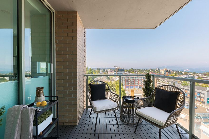 1102 1633 W 10th Avenue