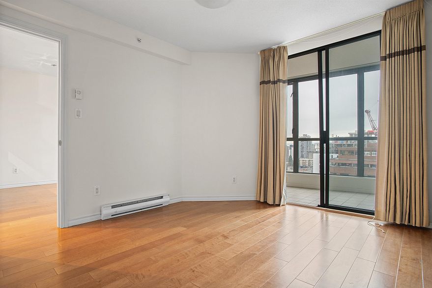 2409 1189 Howe Street