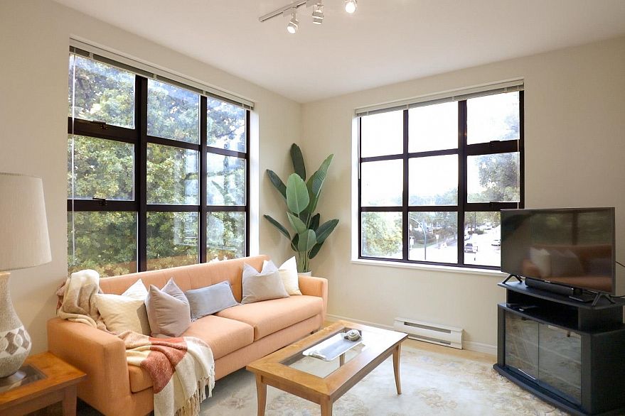 302 2688 Vine Street