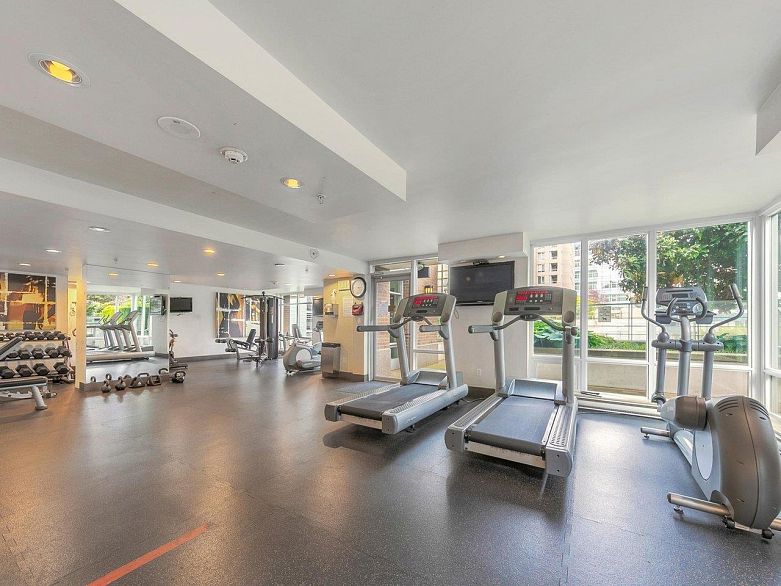 806 565 Smithe Street