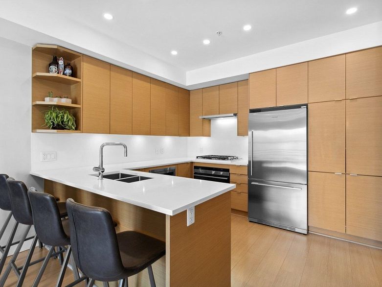 208 2528 Collingwood Street