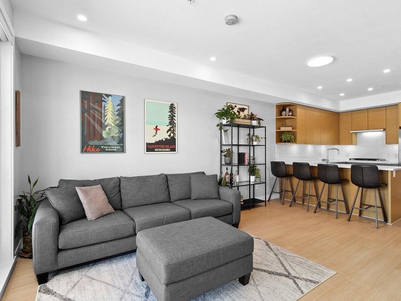 208 2528 Collingwood Street