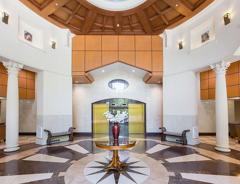 2409 1189 Howe Street