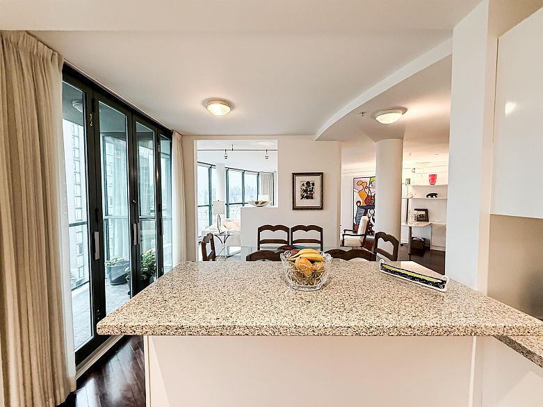 902 1888 Alberni Street