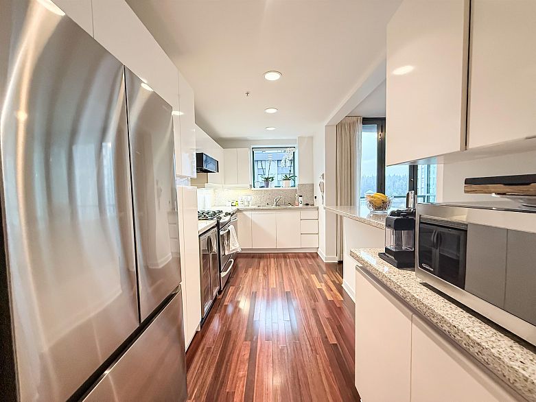 902 1888 Alberni Street