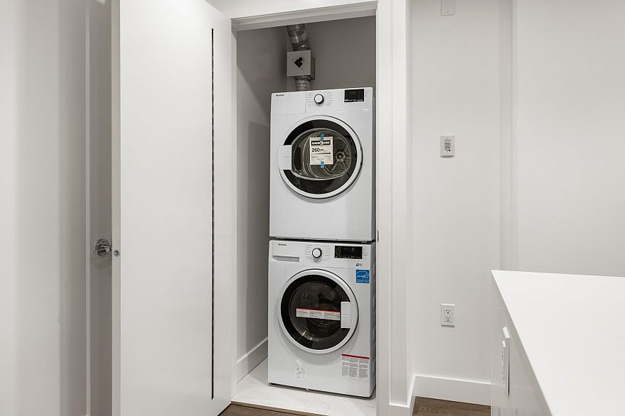 302 2888 Arbutus Street