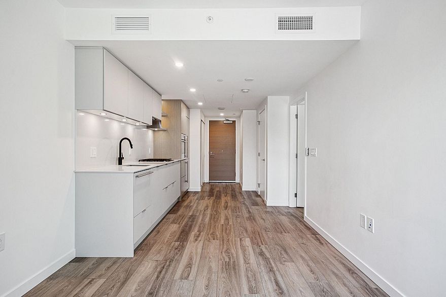 401 210 E 5th Avenue