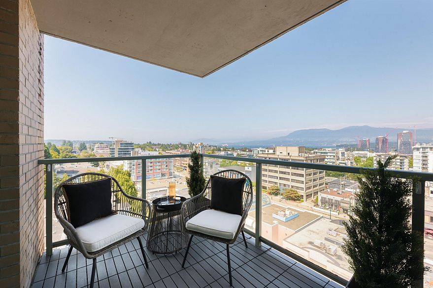 1102 1633 W 10th Avenue