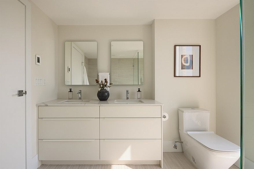 1102 1633 W 10th Avenue