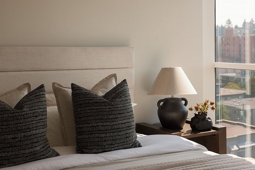 1102 1633 W 10th Avenue