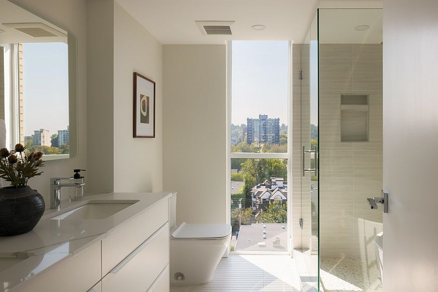 1102 1633 W 10th Avenue