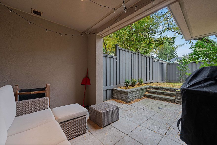 102 3083 W 4th Avenue