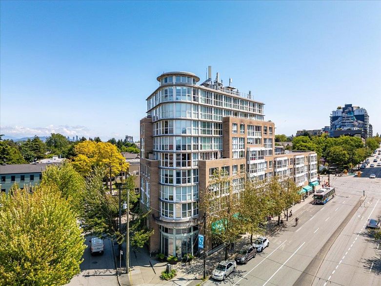 704 288 E 8th Avenue