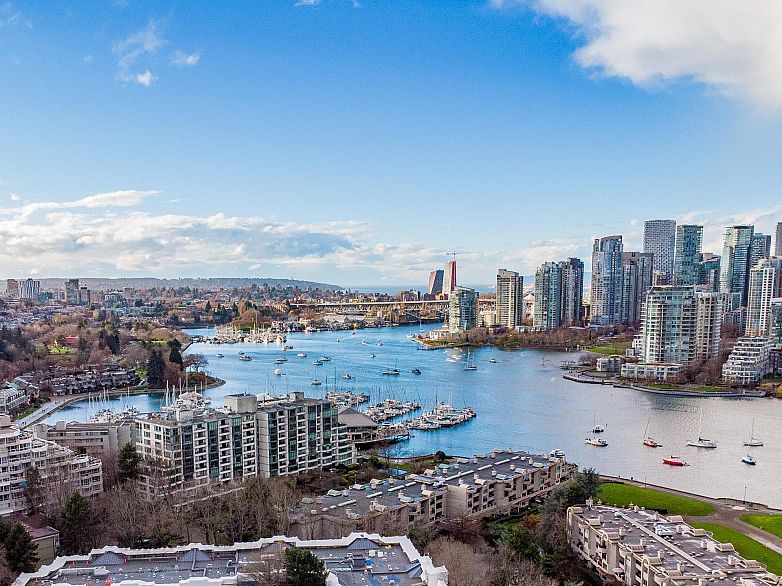 502 1833 Crowe Street